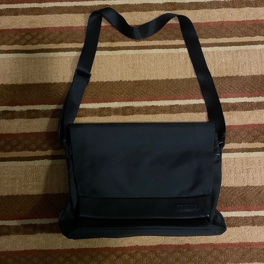 Tumi messenger bag